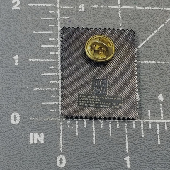 VTG American Folk Art Pueblo Pottery Acoma Pot USPS USA 13 Cent Stamp Enamel Pin - Picture 3 of 4